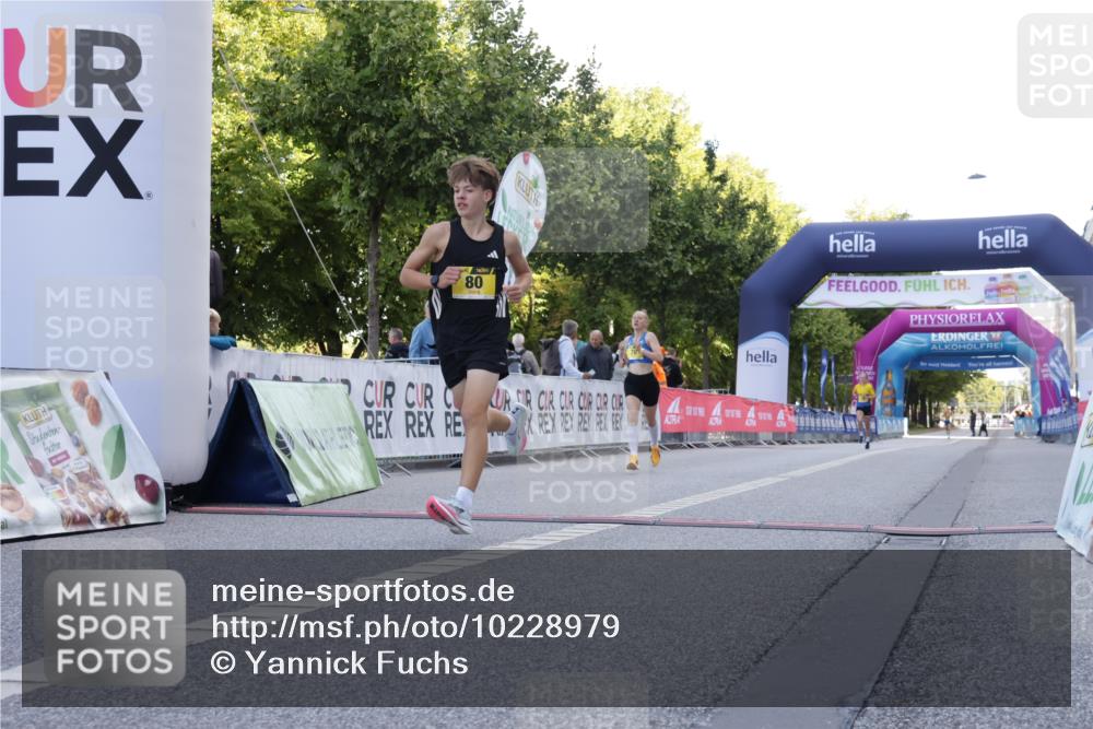 06.09.2026 - CURREX Alsterlauf Yannick Fuchs http://msf.ph/oto/10228979 06.09.2026 11:04:25 Ziel 51, 53, 59, 67, 70, 77, 80, 83, 85, 88, 1074 meine-sportfotos.de