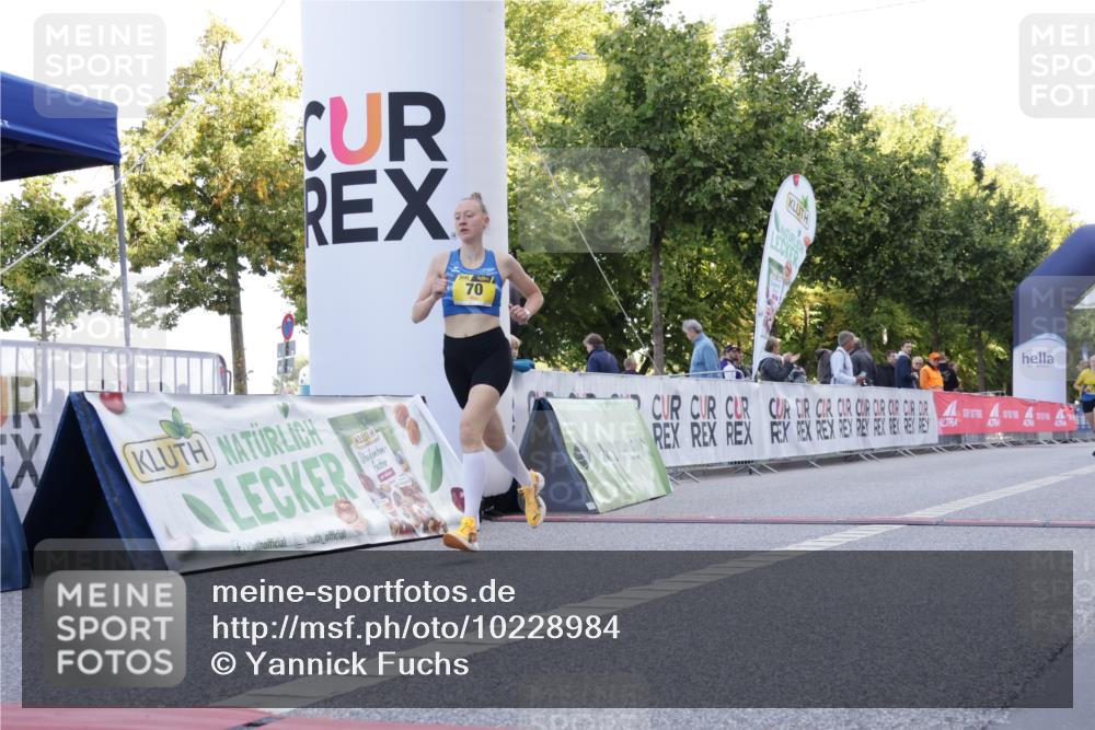 06.09.2026 - CURREX Alsterlauf Yannick Fuchs http://msf.ph/oto/10228984 06.09.2026 11:04:28 Ziel 53, 59, 70, 77, 79, 80, 83, 85, 88 meine-sportfotos.de