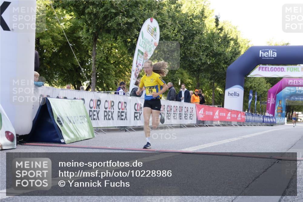 06.09.2026 - CURREX Alsterlauf Yannick Fuchs http://msf.ph/oto/10228986 06.09.2026 11:04:31 Ziel 70, 79, 80 meine-sportfotos.de