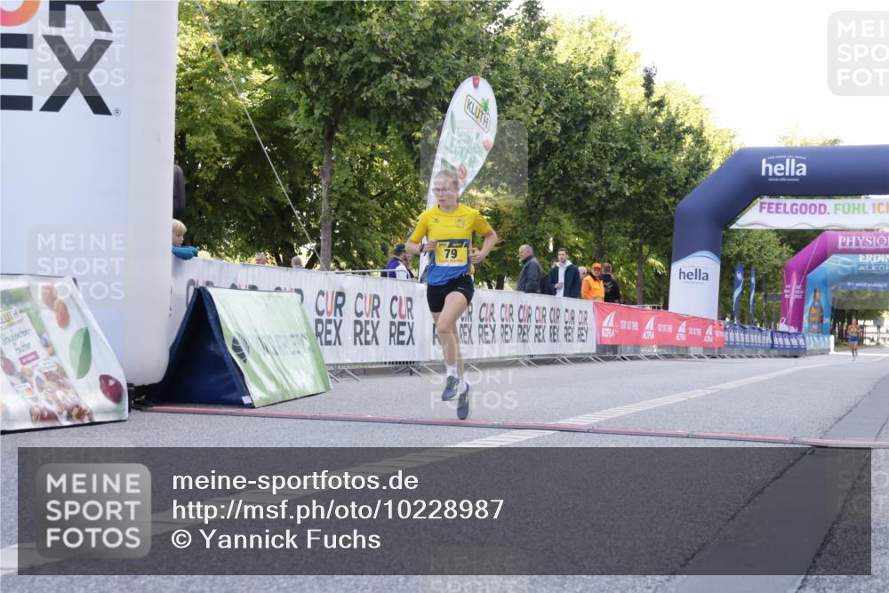06.09.2026 - CURREX Alsterlauf Yannick Fuchs http://msf.ph/oto/10228987 06.09.2026 11:04:31 Ziel 70, 79, 80 meine-sportfotos.de