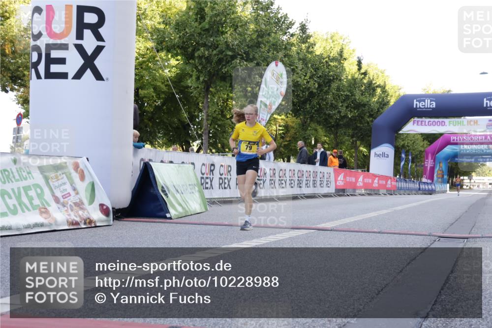 06.09.2026 - CURREX Alsterlauf Yannick Fuchs http://msf.ph/oto/10228988 06.09.2026 11:04:32 Ziel 70, 79, 80 meine-sportfotos.de