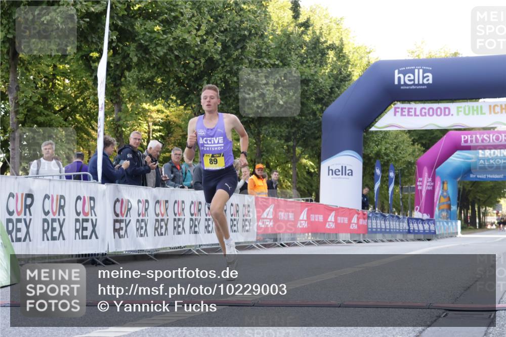 06.09.2026 - CURREX Alsterlauf Yannick Fuchs http://msf.ph/oto/10229003 06.09.2026 11:06:39 Ziel 89 meine-sportfotos.de