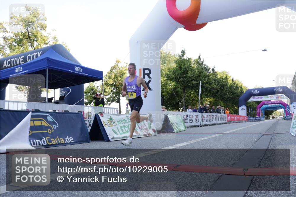 06.09.2026 - CURREX Alsterlauf Yannick Fuchs http://msf.ph/oto/10229005 06.09.2026 11:06:41 Ziel 89 meine-sportfotos.de