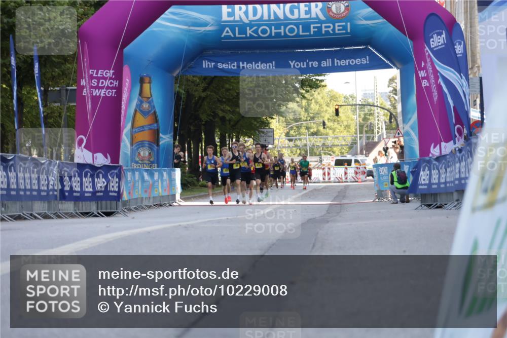 06.09.2026 - CURREX Alsterlauf Yannick Fuchs http://msf.ph/oto/10229008 06.09.2026 11:06:50 Ziel  meine-sportfotos.de