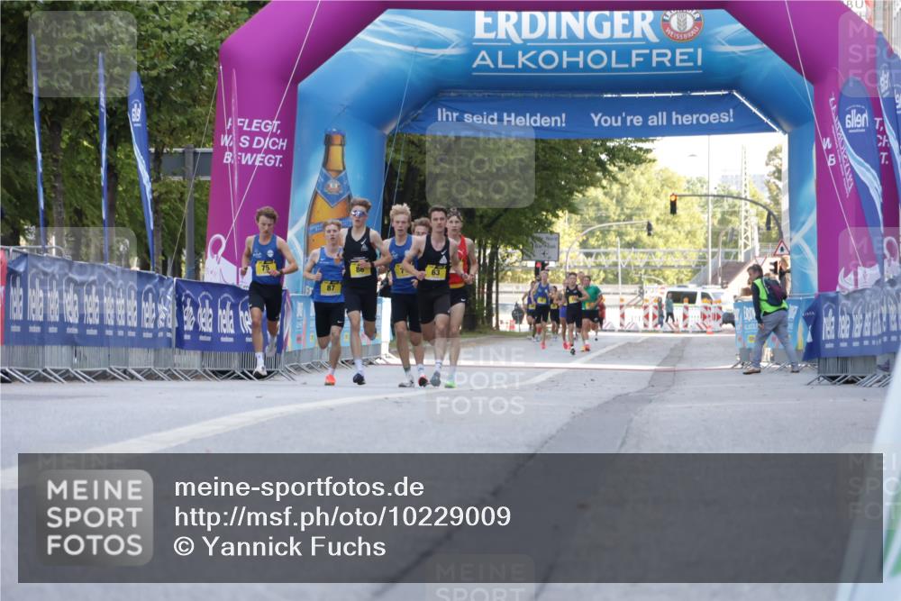 06.09.2026 - CURREX Alsterlauf Yannick Fuchs http://msf.ph/oto/10229009 06.09.2026 11:06:58 Ziel  meine-sportfotos.de