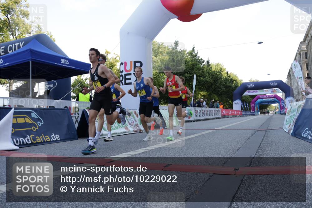 06.09.2026 - CURREX Alsterlauf Yannick Fuchs http://msf.ph/oto/10229022 06.09.2026 11:07:08 Ziel 63, 64, 71, 75, 78, 86, 87 meine-sportfotos.de