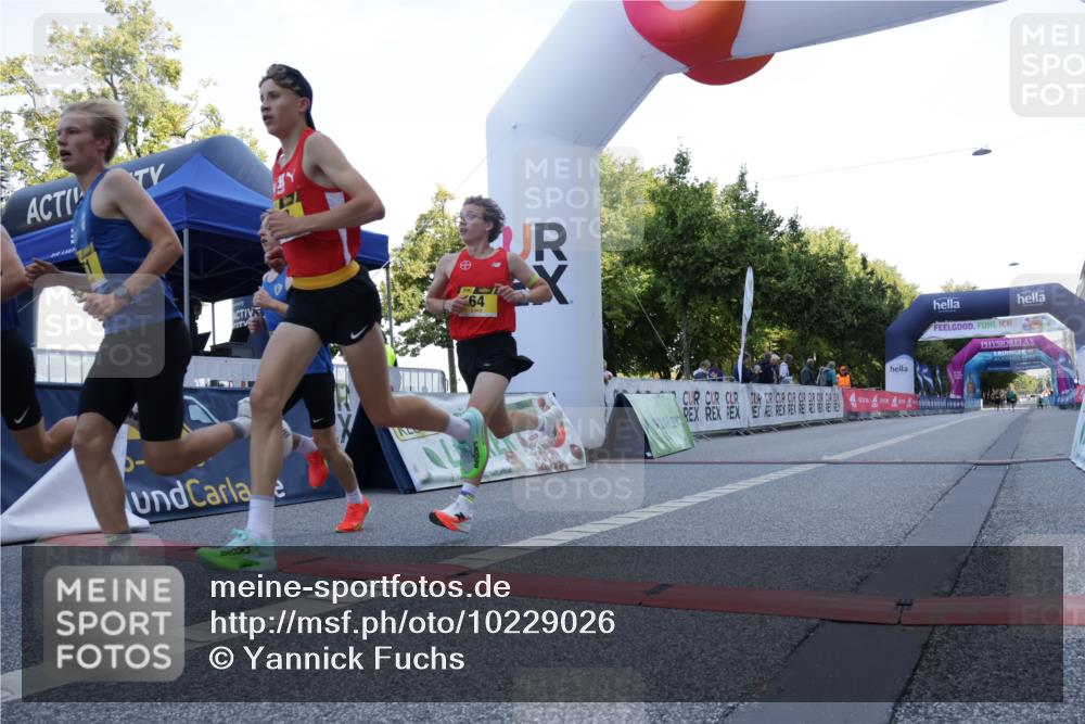 06.09.2026 - CURREX Alsterlauf Yannick Fuchs http://msf.ph/oto/10229026 06.09.2026 11:07:09 Ziel 63, 64, 71, 75, 78, 86, 87 meine-sportfotos.de