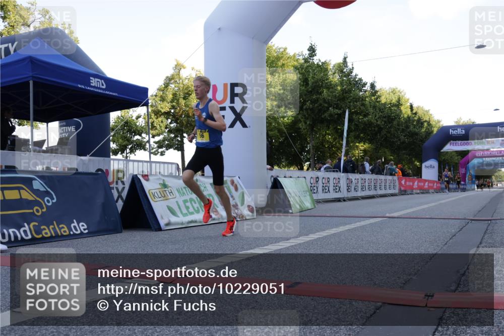 06.09.2026 - CURREX Alsterlauf Yannick Fuchs http://msf.ph/oto/10229051 06.09.2026 11:07:26 Ziel 56, 66, 68, 76, 81 meine-sportfotos.de