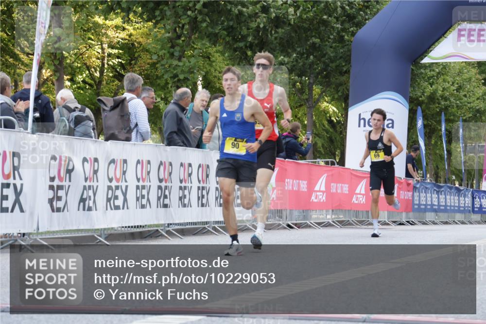 06.09.2026 - CURREX Alsterlauf Yannick Fuchs http://msf.ph/oto/10229053 06.09.2026 11:07:29 Ziel 55, 56, 66, 68, 69, 76, 81, 90 meine-sportfotos.de