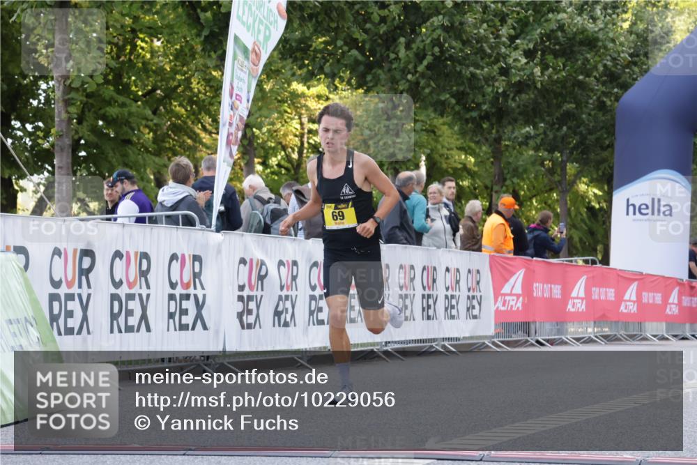 06.09.2026 - CURREX Alsterlauf Yannick Fuchs http://msf.ph/oto/10229056 06.09.2026 11:07:32 Ziel 55, 56, 66, 69, 81, 90 meine-sportfotos.de