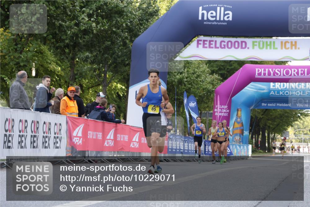 06.09.2026 - CURREX Alsterlauf Yannick Fuchs http://msf.ph/oto/10229071 06.09.2026 11:07:48 Ziel 51, 67, 72, 77, 85, 1074 meine-sportfotos.de