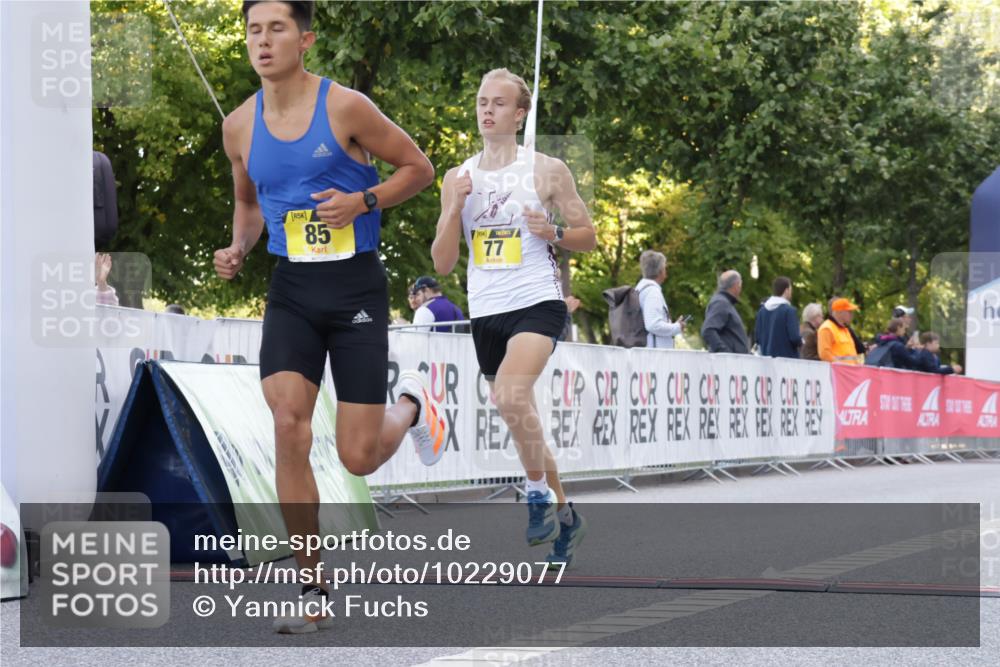 06.09.2026 - CURREX Alsterlauf Yannick Fuchs http://msf.ph/oto/10229077 06.09.2026 11:07:51 Ziel 77, 85 meine-sportfotos.de