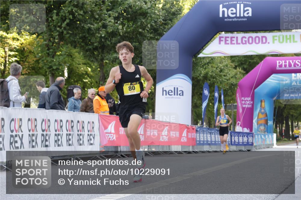 06.09.2026 - CURREX Alsterlauf Yannick Fuchs http://msf.ph/oto/10229091 06.09.2026 11:08:12 Ziel 80 meine-sportfotos.de