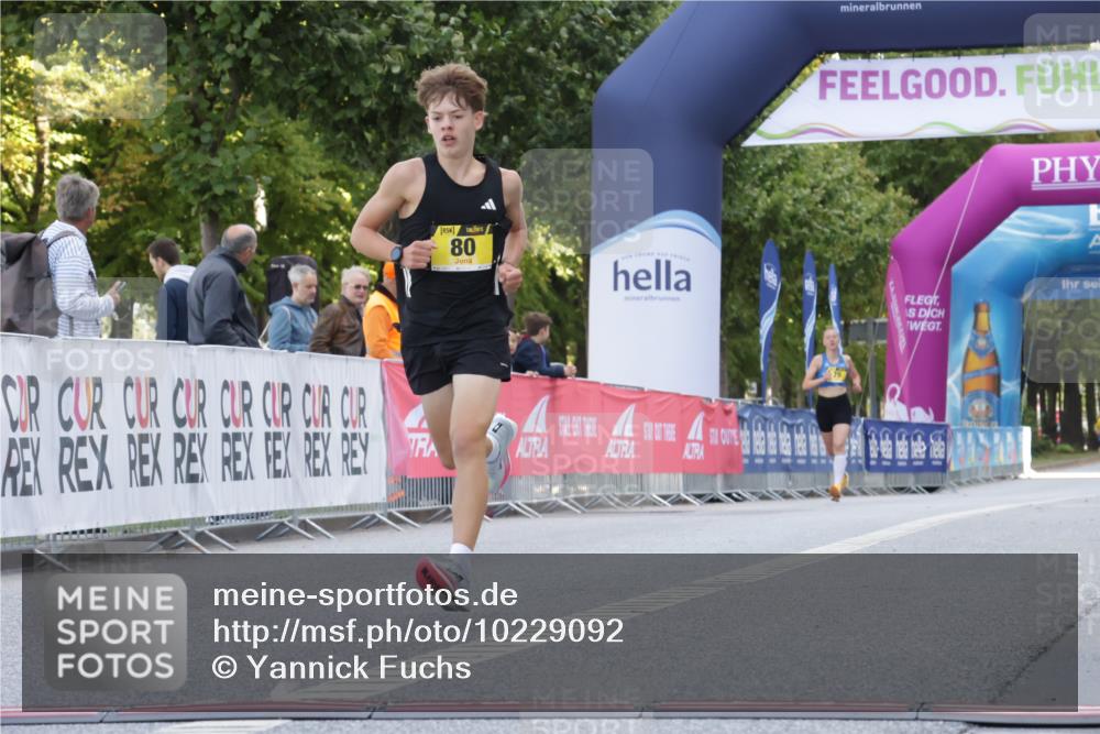 06.09.2026 - CURREX Alsterlauf Yannick Fuchs http://msf.ph/oto/10229092 06.09.2026 11:08:12 Ziel 80 meine-sportfotos.de