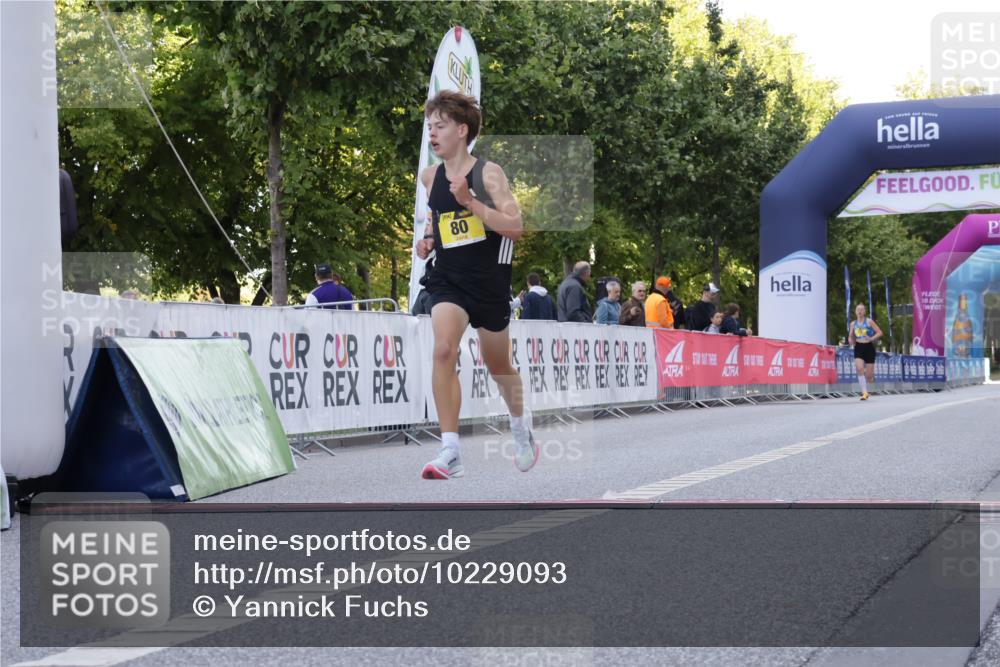06.09.2026 - CURREX Alsterlauf Yannick Fuchs http://msf.ph/oto/10229093 06.09.2026 11:08:13 Ziel 80 meine-sportfotos.de