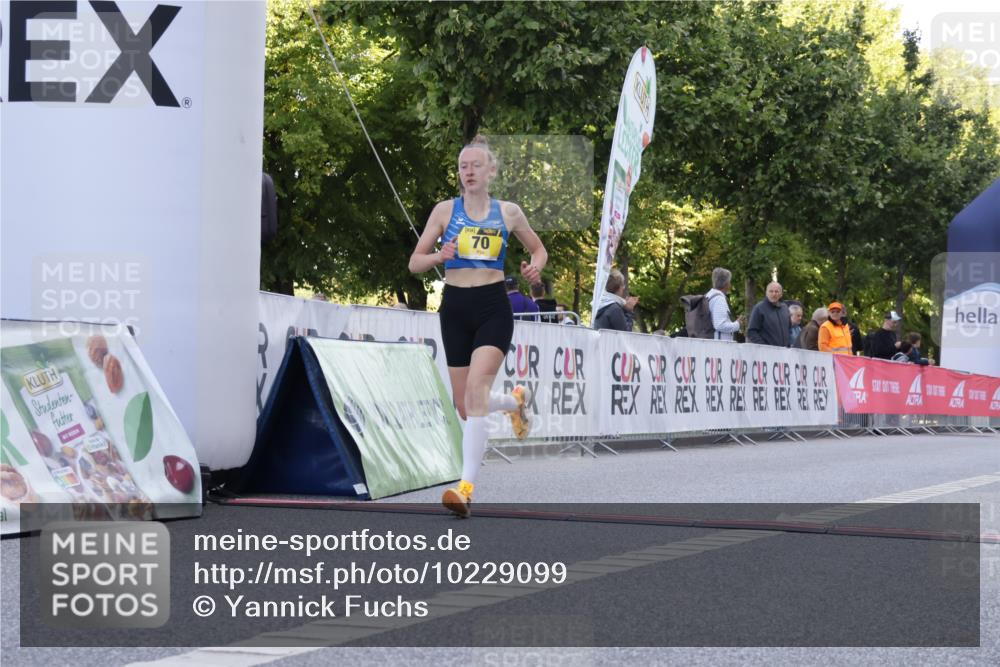 06.09.2026 - CURREX Alsterlauf Yannick Fuchs http://msf.ph/oto/10229099 06.09.2026 11:08:20 Ziel 70, 80 meine-sportfotos.de