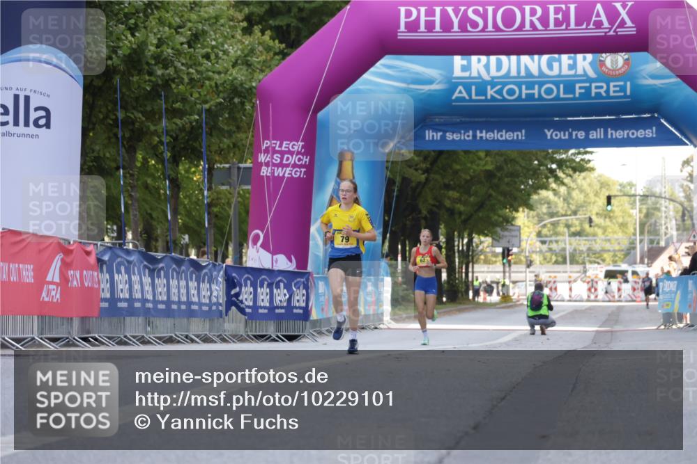 06.09.2026 - CURREX Alsterlauf Yannick Fuchs http://msf.ph/oto/10229101 06.09.2026 11:08:24 Ziel 70 meine-sportfotos.de