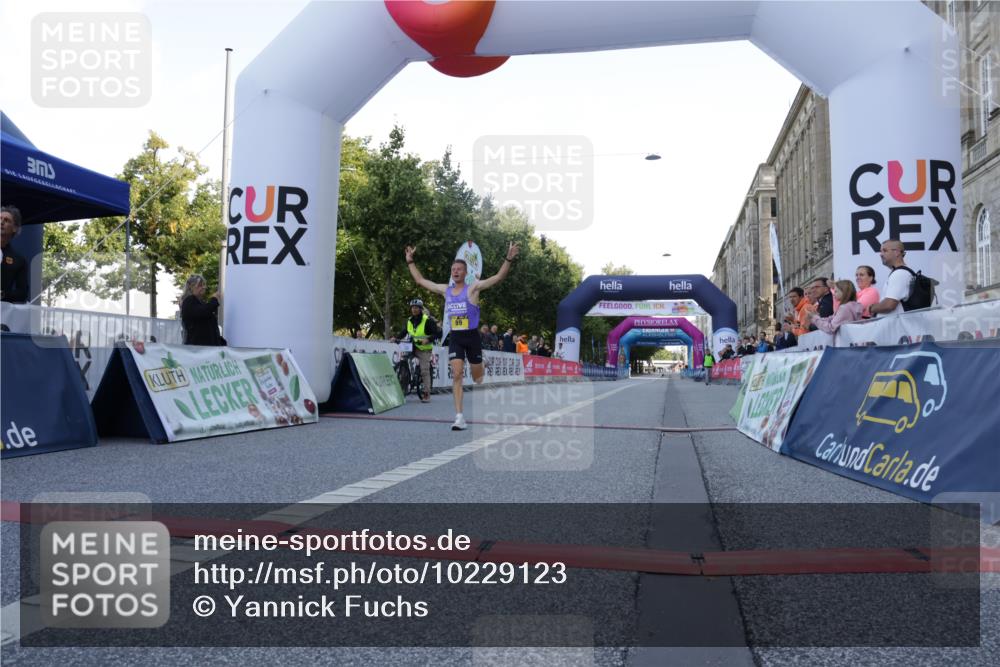 06.09.2026 - CURREX Alsterlauf Yannick Fuchs http://msf.ph/oto/10229123 06.09.2026 11:15:29 Ziel 83, 88, 89 meine-sportfotos.de