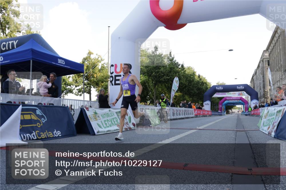 06.09.2026 - CURREX Alsterlauf Yannick Fuchs http://msf.ph/oto/10229127 06.09.2026 11:15:29 Ziel 83, 88, 89 meine-sportfotos.de