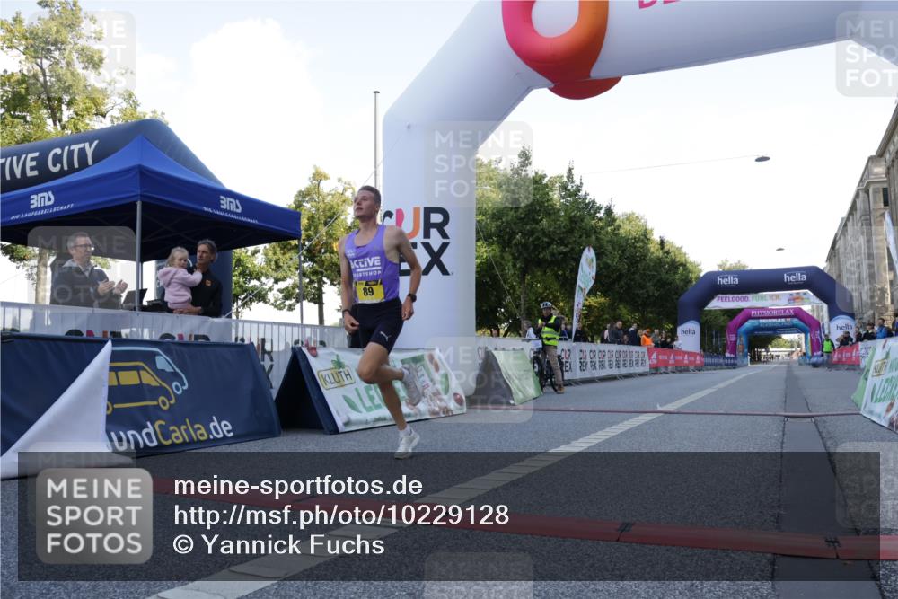 06.09.2026 - CURREX Alsterlauf Yannick Fuchs http://msf.ph/oto/10229128 06.09.2026 11:15:29 Ziel 83, 88, 89 meine-sportfotos.de