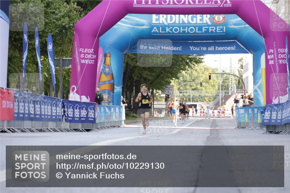 06.09.2026 - CURREX Alsterlauf Yannick Fuchs http://msf.ph/oto/10229130 06.09.2026 11:15:57 Ziel  meine-sportfotos.de