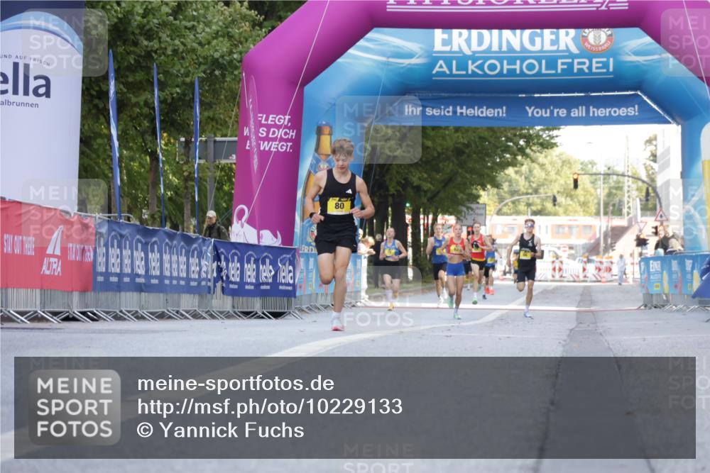 06.09.2026 - CURREX Alsterlauf Yannick Fuchs http://msf.ph/oto/10229133 06.09.2026 11:16:03 Ziel  meine-sportfotos.de