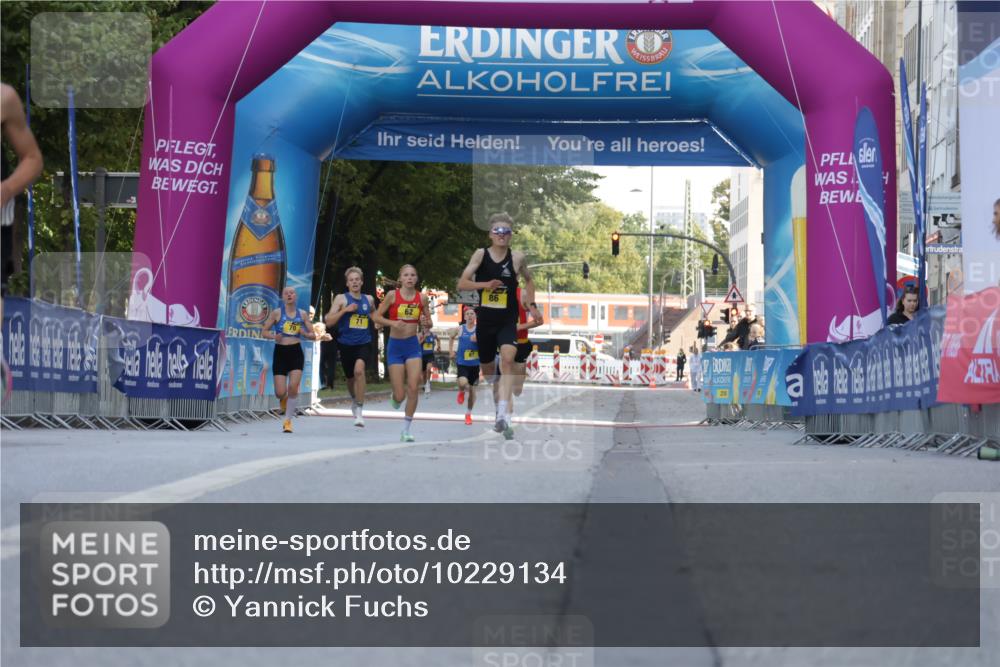 06.09.2026 - CURREX Alsterlauf Yannick Fuchs http://msf.ph/oto/10229134 06.09.2026 11:16:07 Ziel 80 meine-sportfotos.de