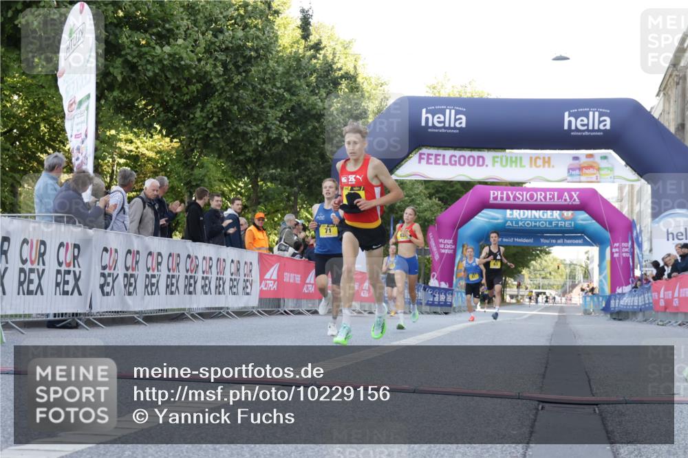 06.09.2026 - CURREX Alsterlauf Yannick Fuchs http://msf.ph/oto/10229156 06.09.2026 11:16:15 Ziel 62, 63, 71, 78, 80, 86, 87 meine-sportfotos.de