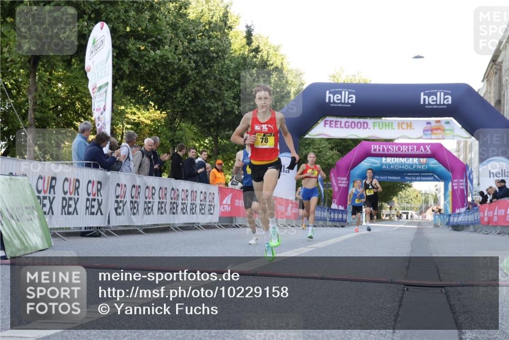 06.09.2026 - CURREX Alsterlauf Yannick Fuchs http://msf.ph/oto/10229158 06.09.2026 11:16:16 Ziel 62, 63, 71, 78, 80, 86, 87 meine-sportfotos.de