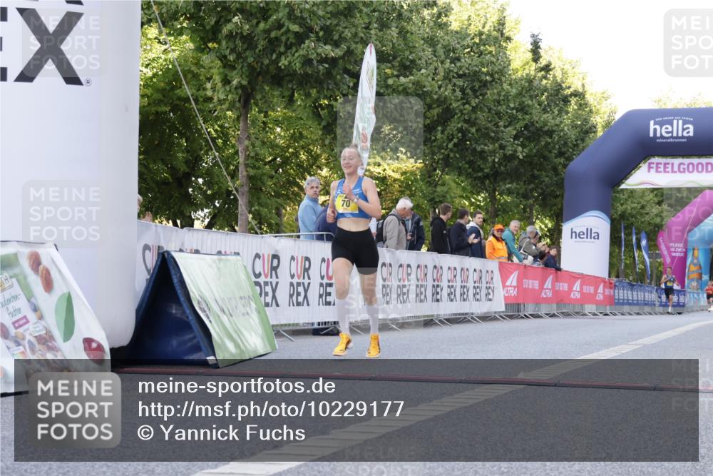 06.09.2026 - CURREX Alsterlauf Yannick Fuchs http://msf.ph/oto/10229177 06.09.2026 11:16:22 Ziel 62, 63, 70, 71, 78, 87 meine-sportfotos.de