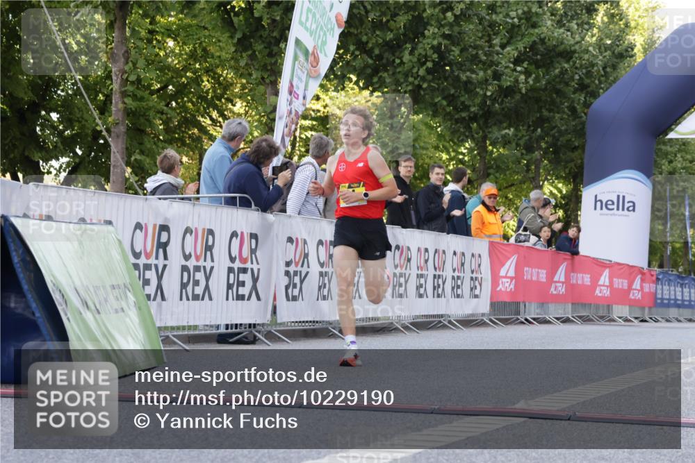 06.09.2026 - CURREX Alsterlauf Yannick Fuchs http://msf.ph/oto/10229190 06.09.2026 11:16:37 Ziel 64, 75 meine-sportfotos.de