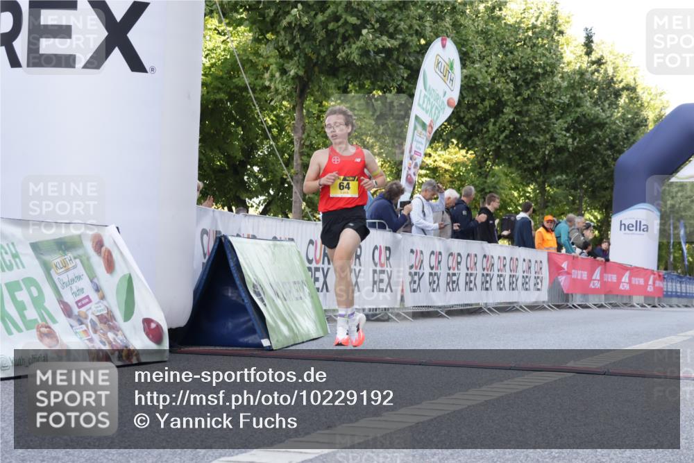 06.09.2026 - CURREX Alsterlauf Yannick Fuchs http://msf.ph/oto/10229192 06.09.2026 11:16:38 Ziel 64, 75 meine-sportfotos.de