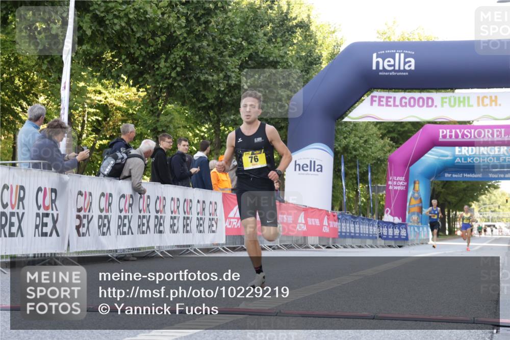 06.09.2026 - CURREX Alsterlauf Yannick Fuchs http://msf.ph/oto/10229219 06.09.2026 11:17:09 Ziel 76 meine-sportfotos.de