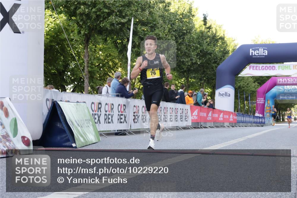 06.09.2026 - CURREX Alsterlauf Yannick Fuchs http://msf.ph/oto/10229220 06.09.2026 11:17:10 Ziel 76 meine-sportfotos.de