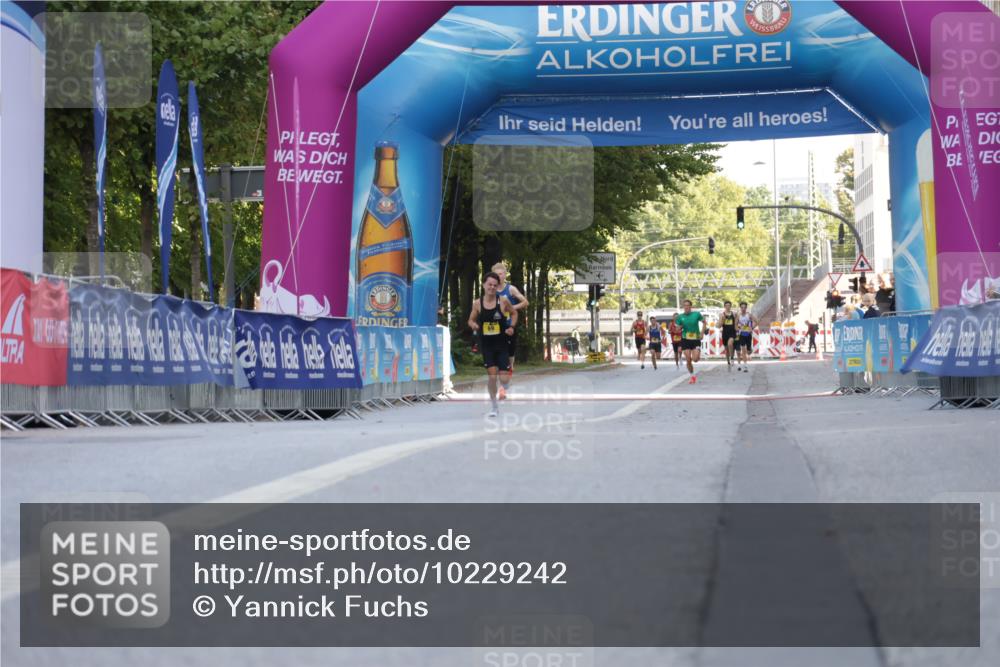 06.09.2026 - CURREX Alsterlauf Yannick Fuchs http://msf.ph/oto/10229242 06.09.2026 11:17:24 Ziel 66, 81 meine-sportfotos.de