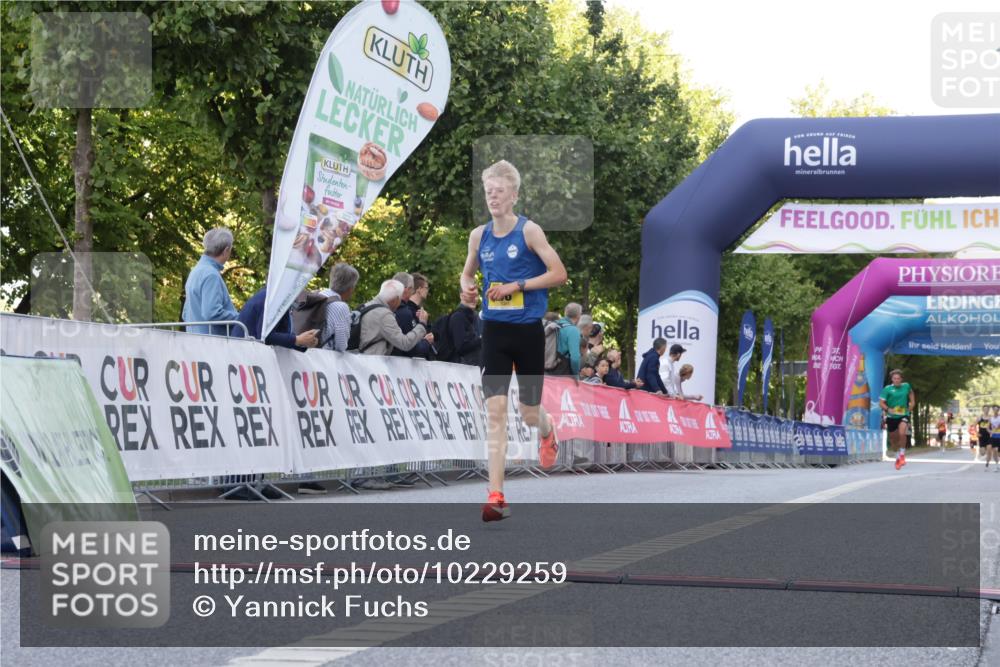 06.09.2026 - CURREX Alsterlauf Yannick Fuchs http://msf.ph/oto/10229259 06.09.2026 11:17:40 Ziel 56, 69 meine-sportfotos.de
