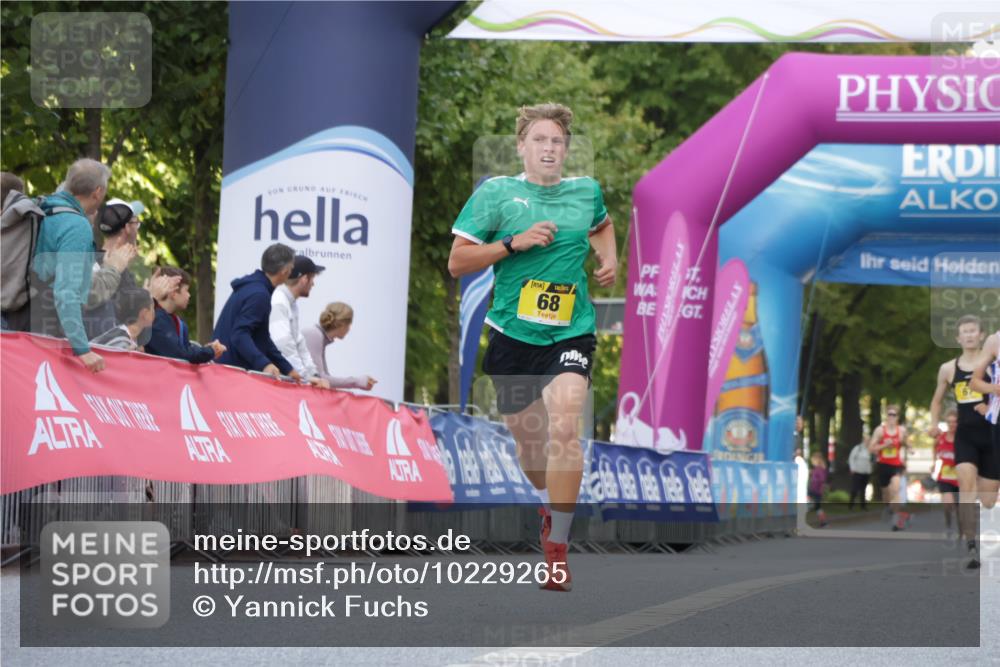 06.09.2026 - CURREX Alsterlauf Yannick Fuchs http://msf.ph/oto/10229265 06.09.2026 11:17:45 Ziel 56, 68 meine-sportfotos.de