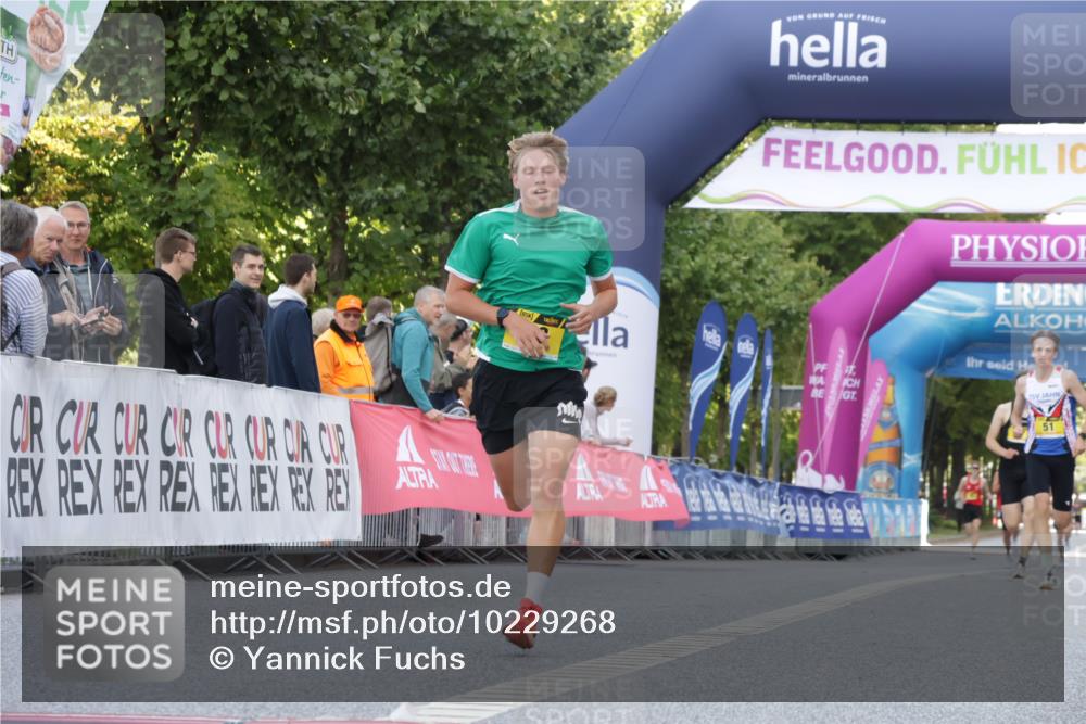 06.09.2026 - CURREX Alsterlauf Yannick Fuchs http://msf.ph/oto/10229268 06.09.2026 11:17:47 Ziel 51, 56, 68 meine-sportfotos.de