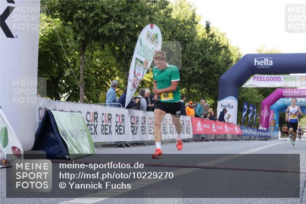 06.09.2026 - CURREX Alsterlauf Yannick Fuchs http://msf.ph/oto/10229270 06.09.2026 11:17:48 Ziel 51, 56, 67, 68 meine-sportfotos.de