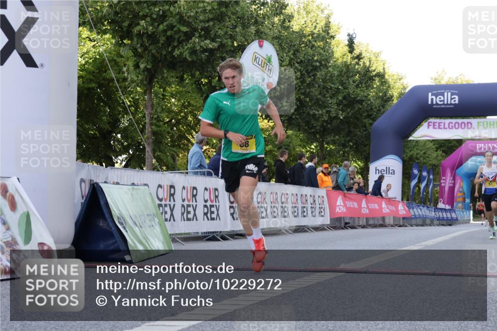 06.09.2026 - CURREX Alsterlauf Yannick Fuchs http://msf.ph/oto/10229272 06.09.2026 11:17:48 Ziel 51, 56, 67, 68 meine-sportfotos.de