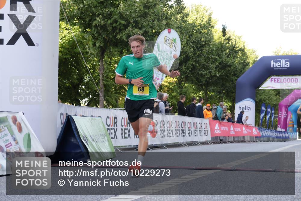 06.09.2026 - CURREX Alsterlauf Yannick Fuchs http://msf.ph/oto/10229273 06.09.2026 11:17:48 Ziel 51, 56, 67, 68 meine-sportfotos.de