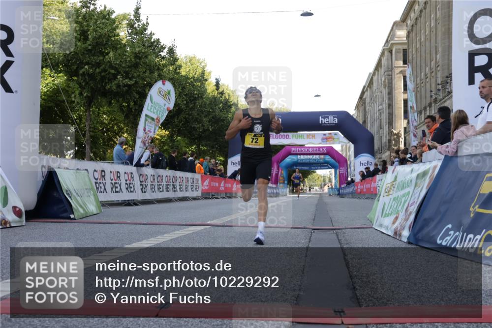 06.09.2026 - CURREX Alsterlauf Yannick Fuchs http://msf.ph/oto/10229292 06.09.2026 11:17:55 Ziel 51, 55, 67, 68, 72, 1074 meine-sportfotos.de