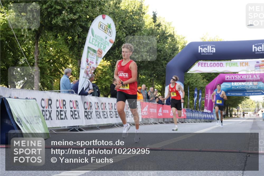 06.09.2026 - CURREX Alsterlauf Yannick Fuchs http://msf.ph/oto/10229295 06.09.2026 11:17:57 Ziel 51, 55, 67, 72, 90, 1074 meine-sportfotos.de