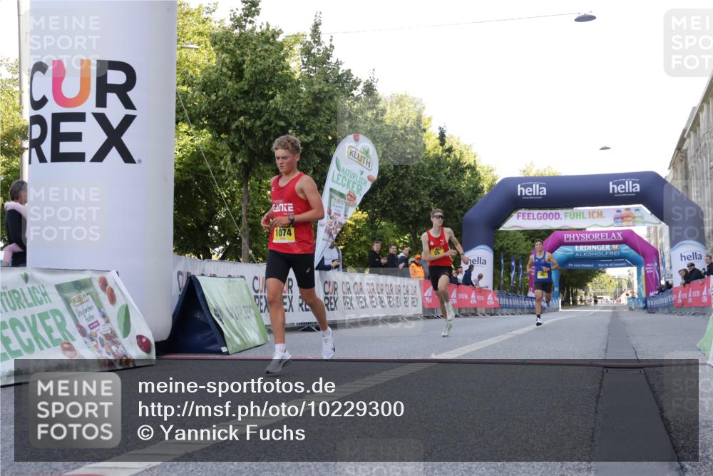 06.09.2026 - CURREX Alsterlauf Yannick Fuchs http://msf.ph/oto/10229300 06.09.2026 11:17:58 Ziel 51, 55, 67, 72, 90, 1074 meine-sportfotos.de