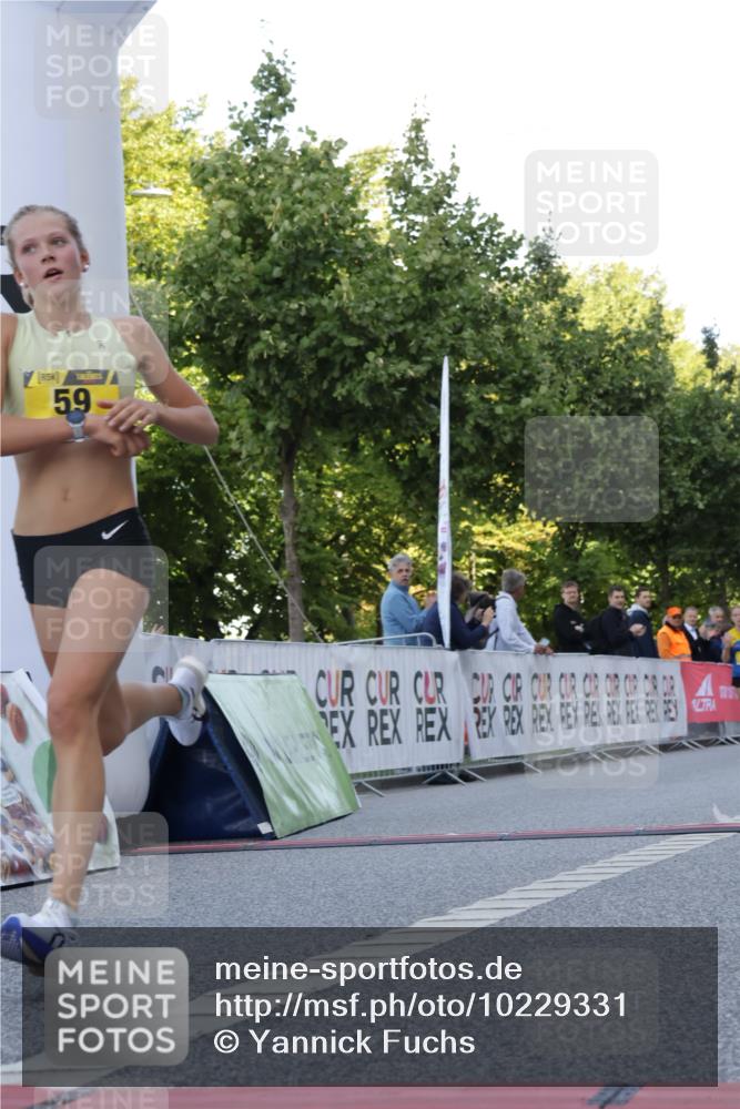 06.09.2026 - CURREX Alsterlauf Yannick Fuchs http://msf.ph/oto/10229331 06.09.2026 11:18:39 Ziel 53, 59, 77, 82 meine-sportfotos.de