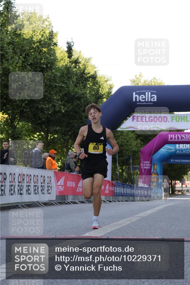 06.09.2026 - CURREX Alsterlauf Yannick Fuchs http://msf.ph/oto/10229371 06.09.2026 11:20:07 Ziel 80 meine-sportfotos.de