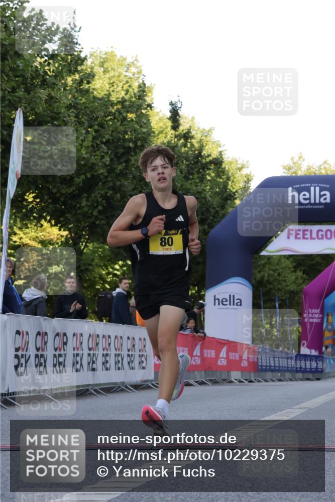 06.09.2026 - CURREX Alsterlauf Yannick Fuchs http://msf.ph/oto/10229375 06.09.2026 11:20:08 Ziel 80 meine-sportfotos.de