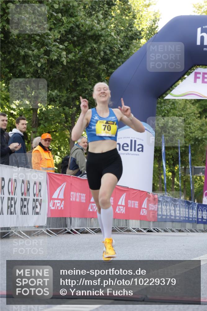 06.09.2026 - CURREX Alsterlauf Yannick Fuchs http://msf.ph/oto/10229379 06.09.2026 11:20:19 Ziel 70 meine-sportfotos.de