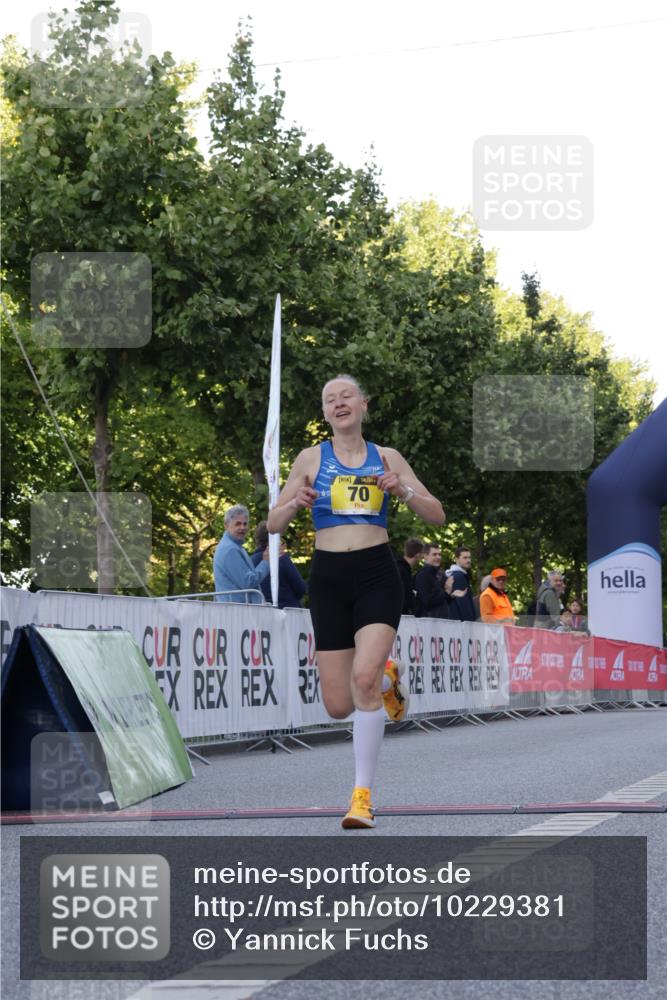 06.09.2026 - CURREX Alsterlauf Yannick Fuchs http://msf.ph/oto/10229381 06.09.2026 11:20:21 Ziel 70 meine-sportfotos.de