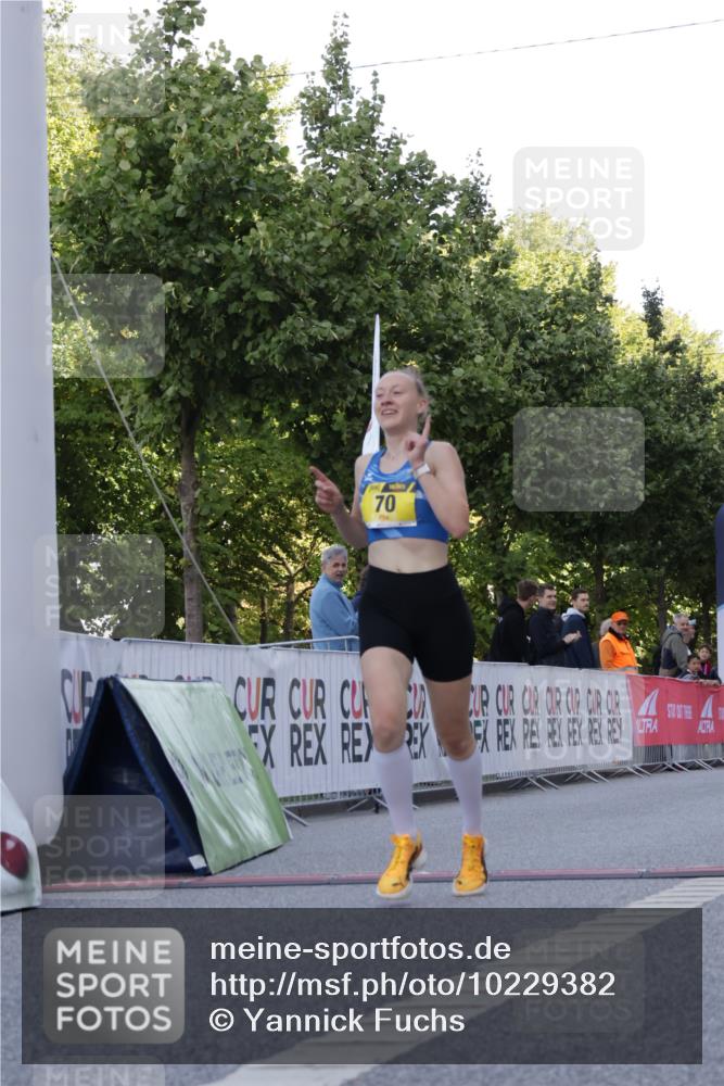 06.09.2026 - CURREX Alsterlauf Yannick Fuchs http://msf.ph/oto/10229382 06.09.2026 11:20:21 Ziel 70 meine-sportfotos.de